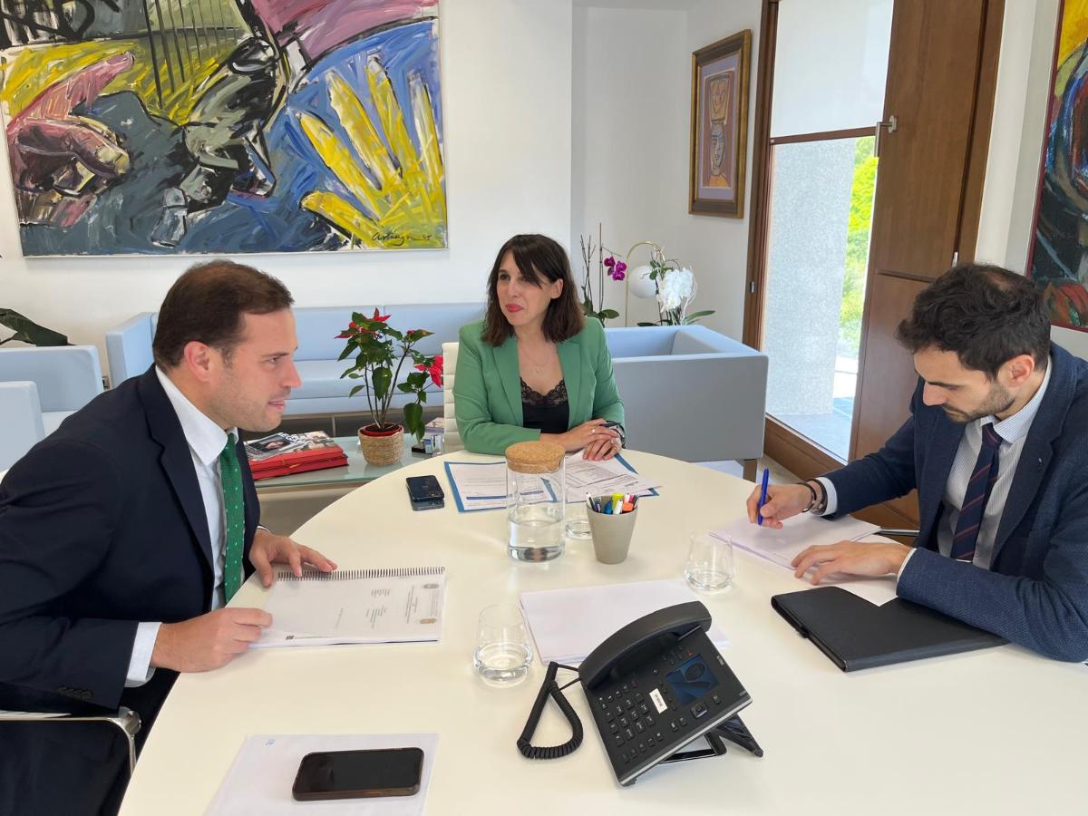 Lorenzana reúnese co alcalde de Cerdedo-Cotobade para avaliar as necesidades do tecido empresarial do concello